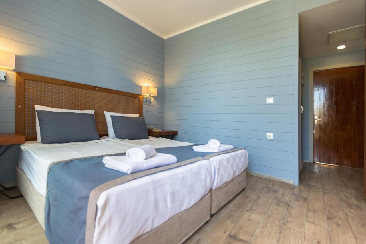 Risus Beach Resort Hotel Kusadasi Exterior photo