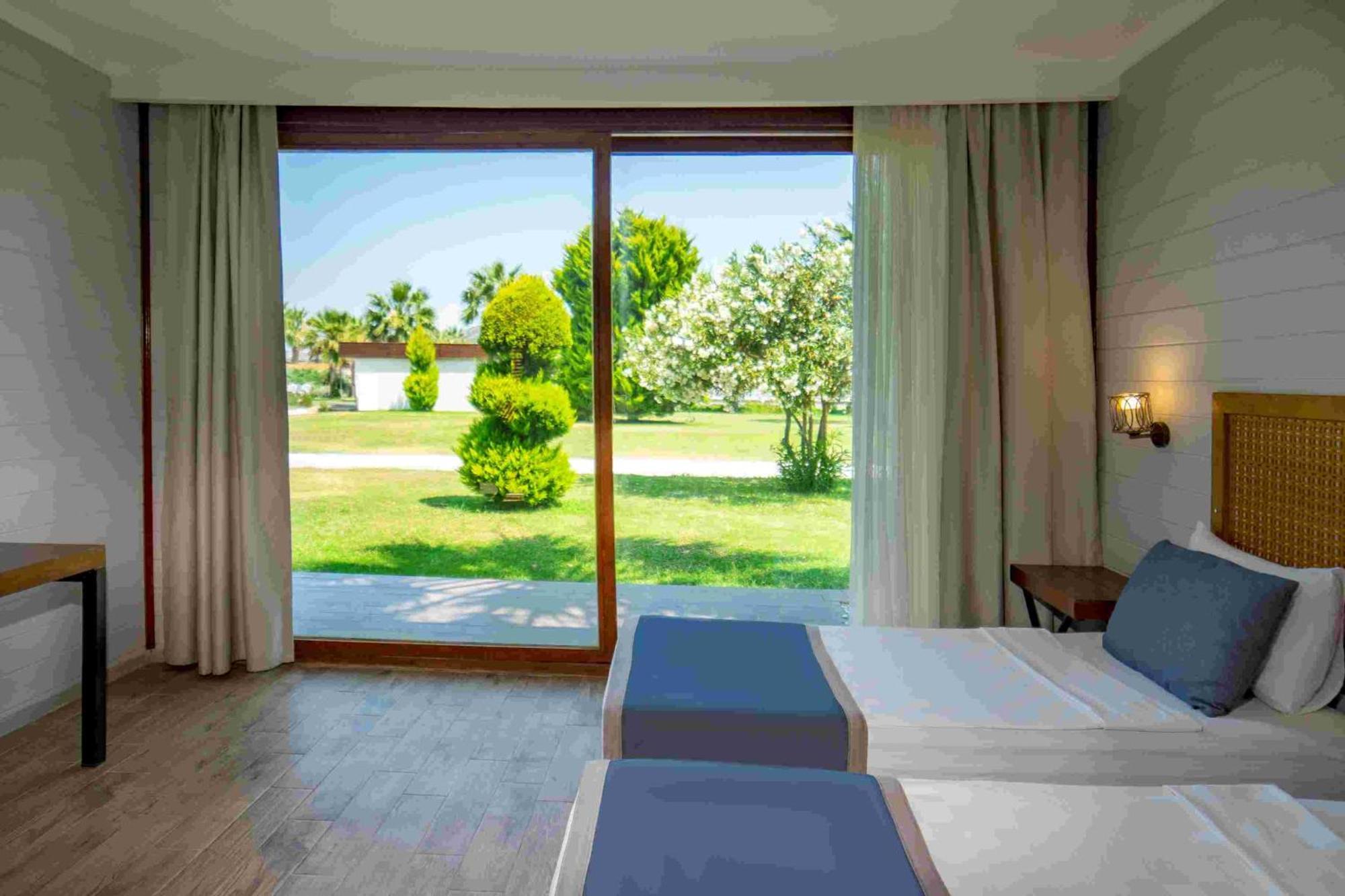 Risus Beach Resort Hotel Kusadasi Exterior photo