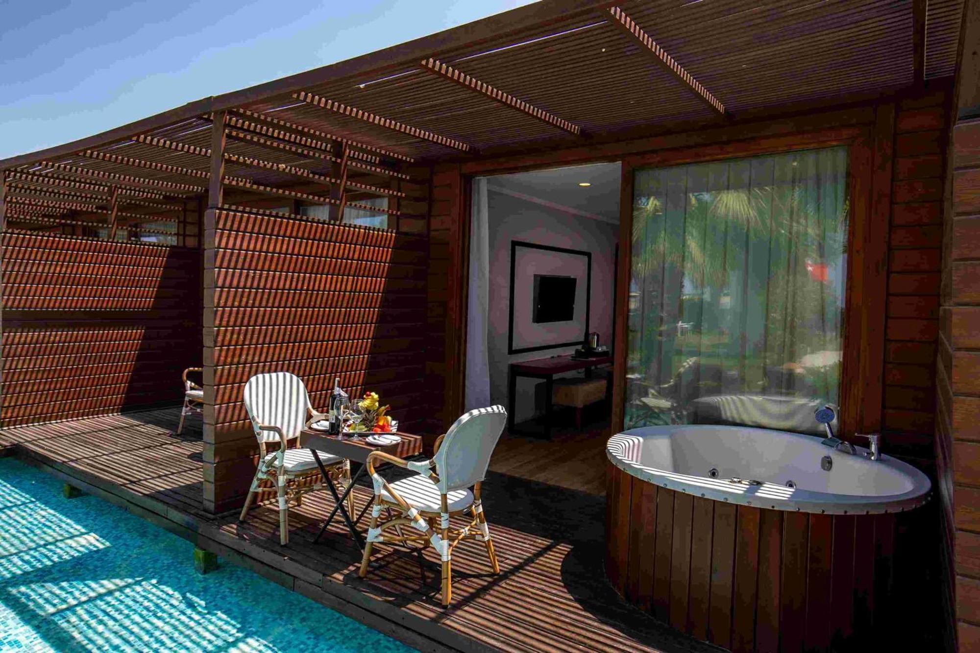 Risus Beach Resort Hotel Kusadasi Exterior photo