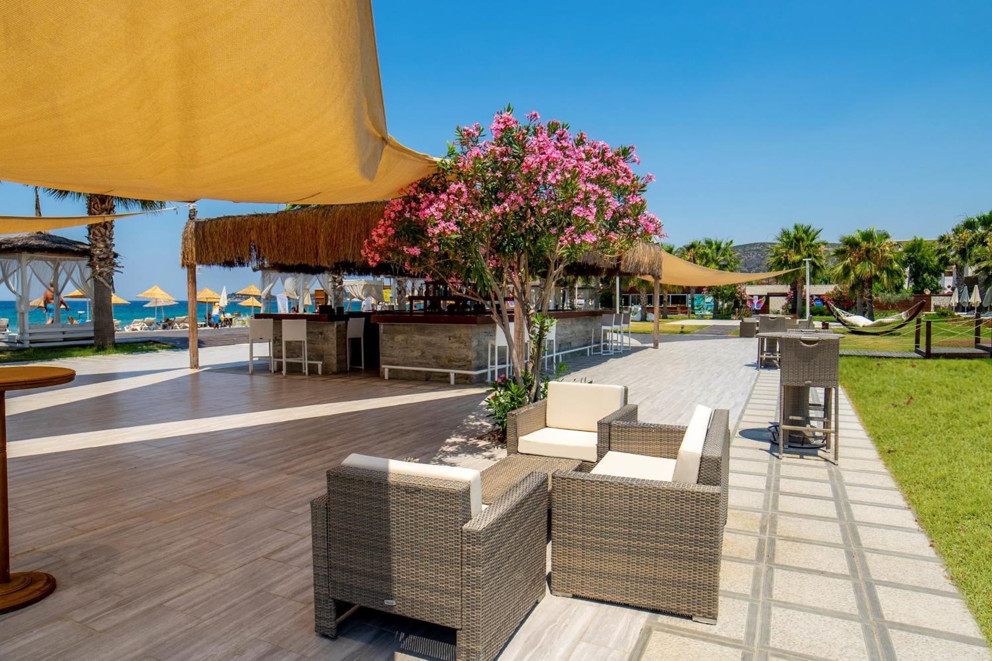 Risus Beach Resort Hotel Kusadasi Exterior photo