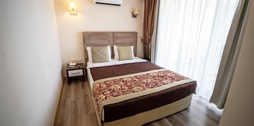 Risus Beach Resort Hotel Kusadasi Exterior photo
