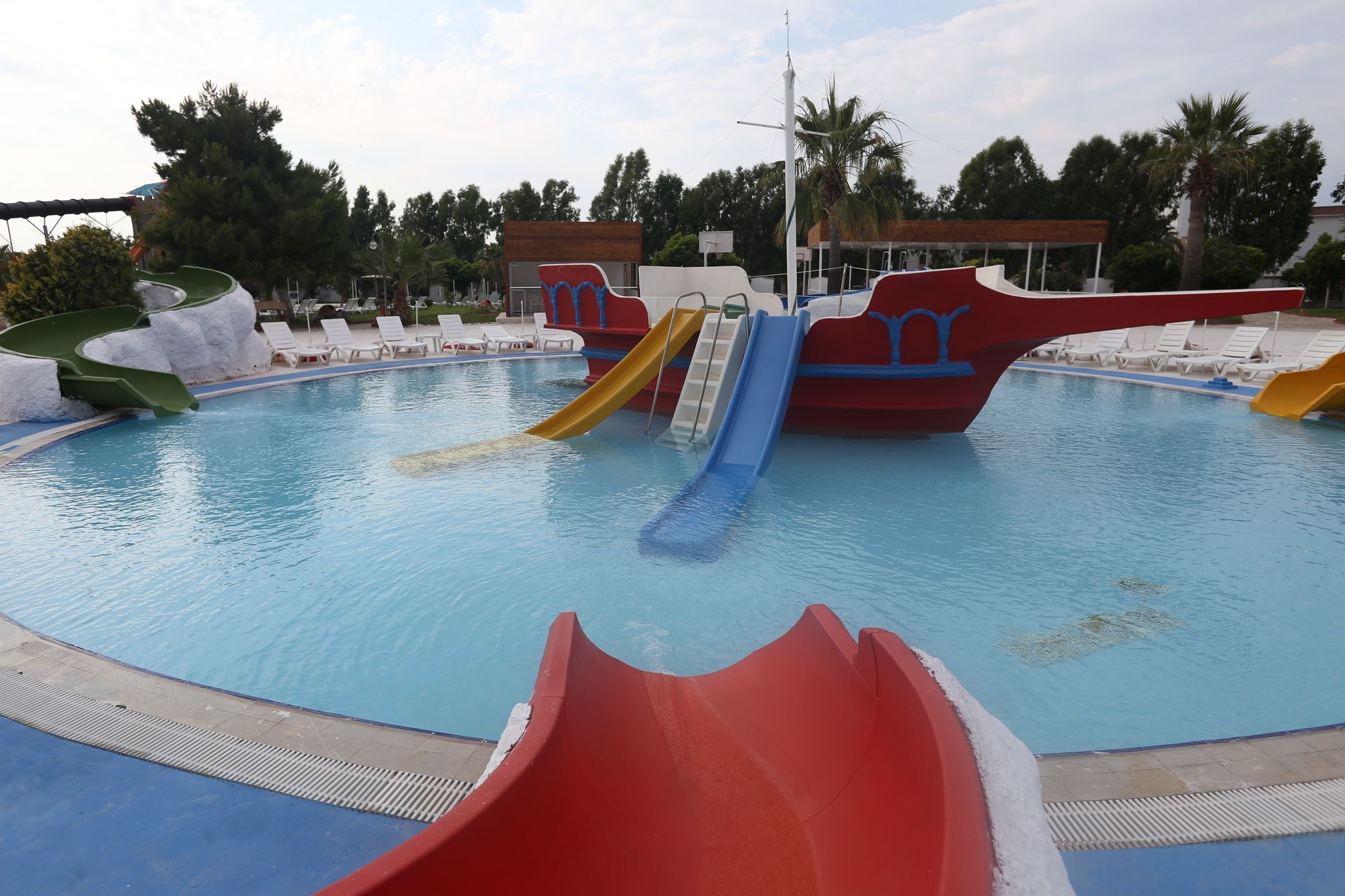 Risus Beach Resort Hotel Kusadasi Exterior photo